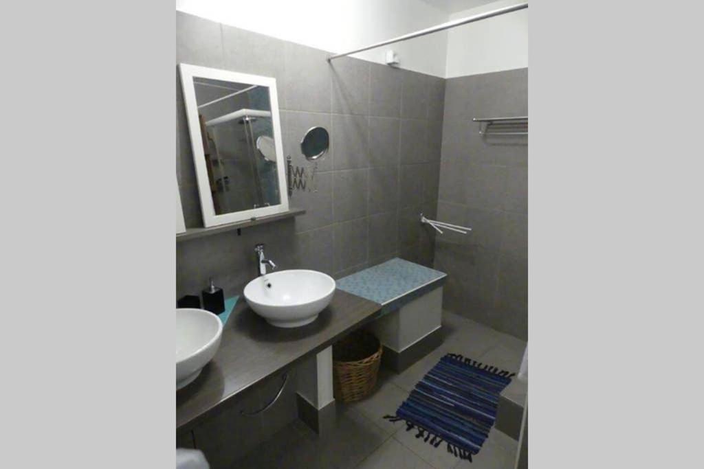 Un Pied-A-Terre Au Centre De Papeete Apartment Папеете Екстериор снимка
